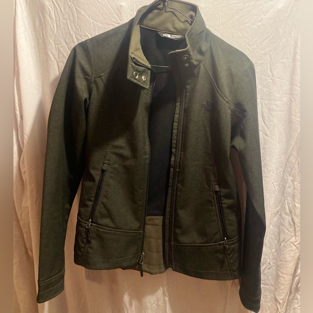 Women’s The North Face Windwall jacket